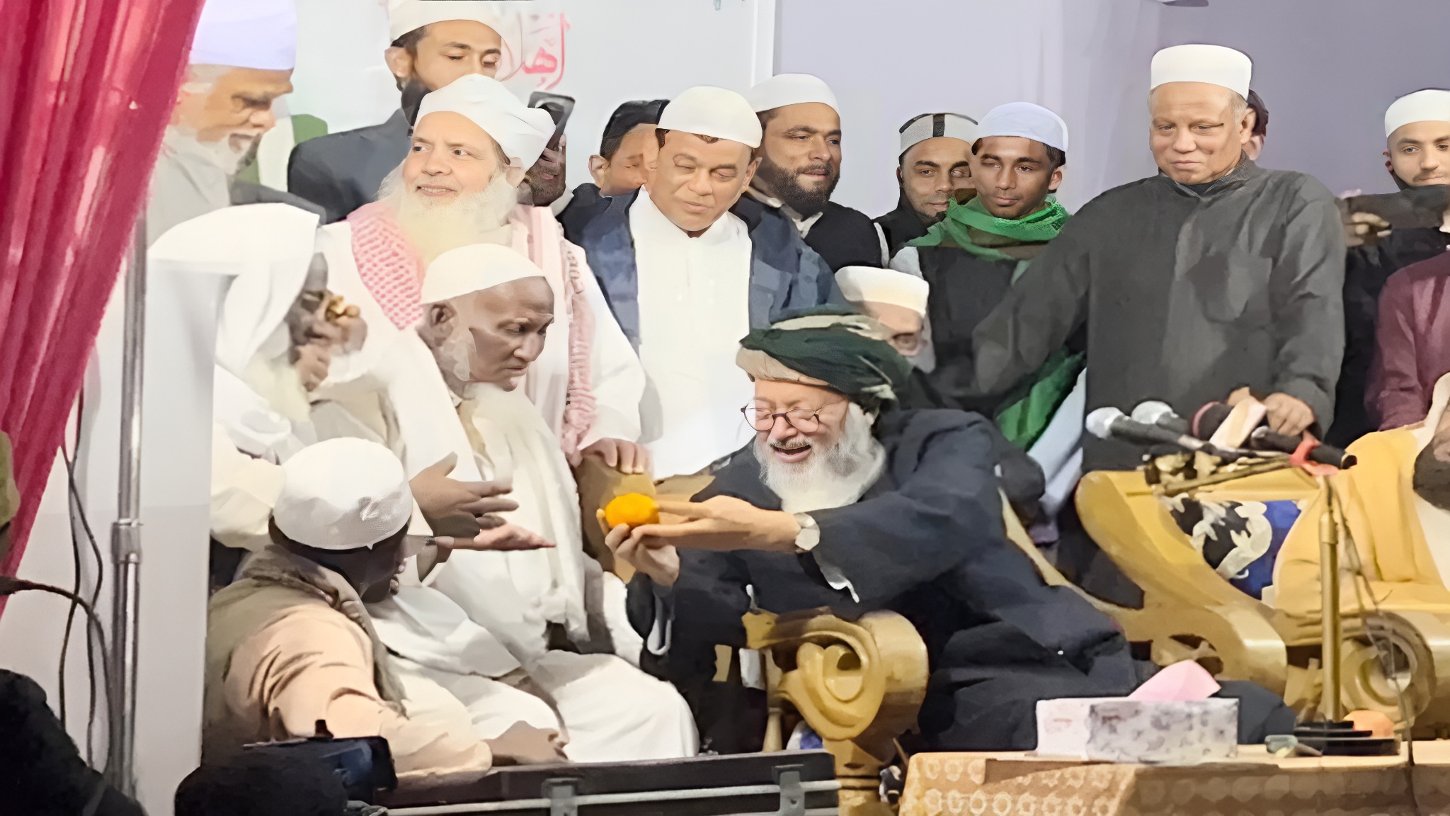 সিলেটে এক কমলা ২ লাখ টাকায় বিক্রি! 
