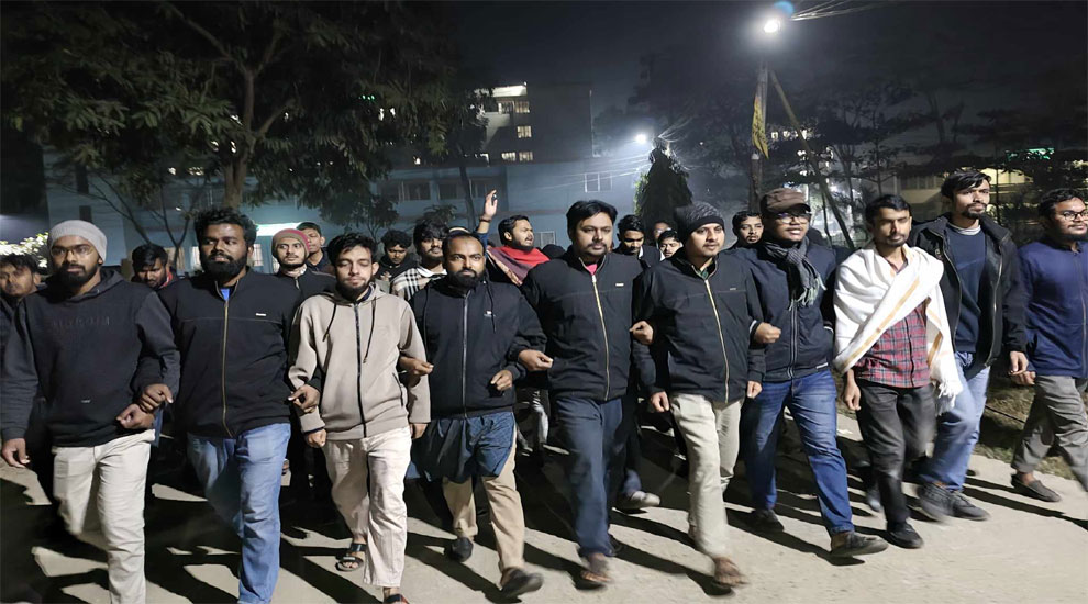 ভারতে বাংলাদেশী নারীকে ধর্ষণ ও হত্যার প্রতিবাদে সিকৃবিতে বিক্ষোভ মিছিল
