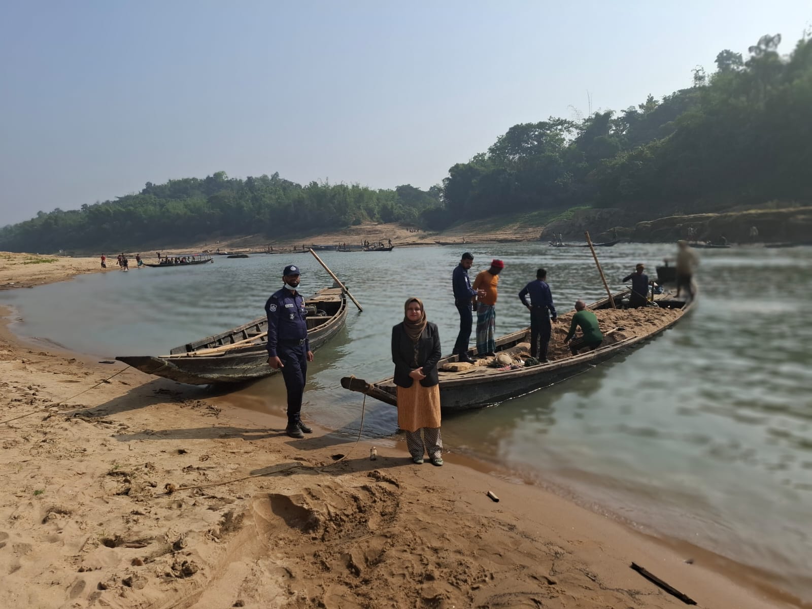 জৈন্তাপুরে প্রশাসনের অভিযানে বালু জব্দ, আটক ৬