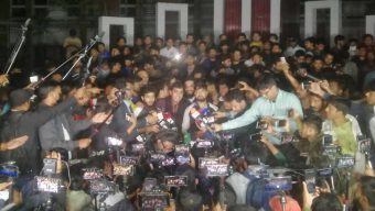দাবি মানা না হলে ঢাবির বাস আটকে দেওয়ার হুমকি