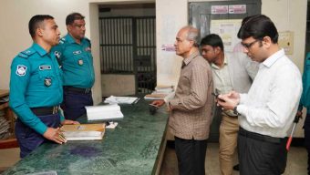 থানা পরিদর্শনে স্বরাষ্ট্র উপদেষ্টা, অবহেলায় এসআই-কনস্টেবল বরখাস্ত