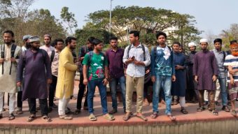 শাবিতে জোর করে নারী শিক্ষার্থীদের হিজাব খোলার প্রতিবাদে বিক্ষোভ