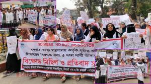 সিলেটে মেডিকেল শিক্ষার্থীদের ‘কমপ্লিট শাটডাউন’, বন্ধ চেম্বার ও আউটডোর সেবা