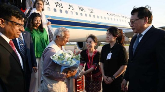 চীন পৌঁছেছেন প্রধান উপদেষ্টা