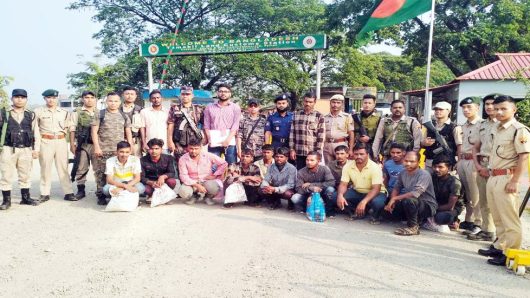 ভারতে নানা মেয়াদে সাজা ভোগের পর তামাবিল দিয়ে দেশে ফিরলেন ১৪ বাংলাদেশি