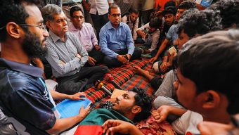 কুয়েটে শিক্ষা উপদেষ্টা, কথা বলছেন শিক্ষার্থীদের সঙ্গে