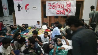 কুয়েট শিক্ষার্থীদের আমরণ অনশনের ২০ ঘণ্টা পার, প্রশাসনের নিষ্ক্রিয়তায় ক্ষোভ