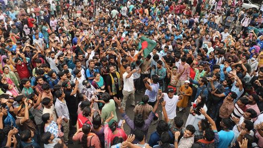 ‘গণঅনশন’ কর্মসূচি জগন্নাথ বিশ্ববিদ্যালয় শিক্ষার্থীদের