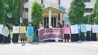 <h6>শাবিপ্রবিতে নারী শিক্ষার্থীদের প্রতিবাদ:</h6> <h4>নারী সংস্কার কমিশন ও ‘মৈত্রী যাত্রা’র বিরুদ্ধে চার দফা দাবি</h4>